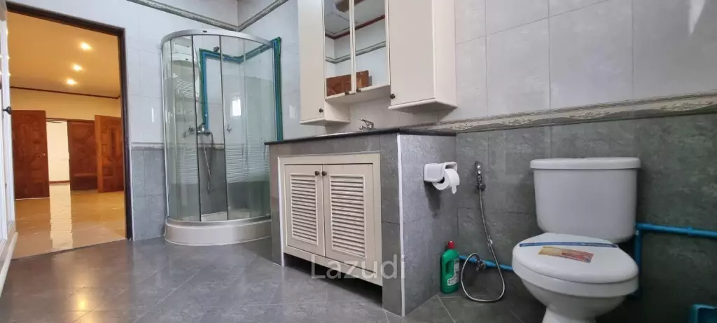 2 Houses with 7 Bedrooms for Sale