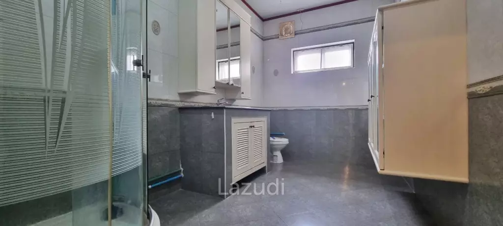 2 Houses with 7 Bedrooms for Sale