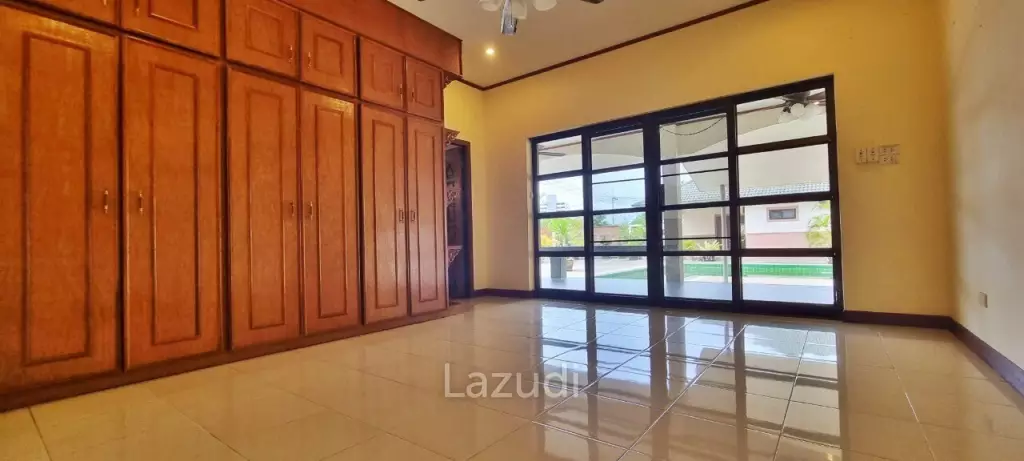 2 Houses with 7 Bedrooms for Sale