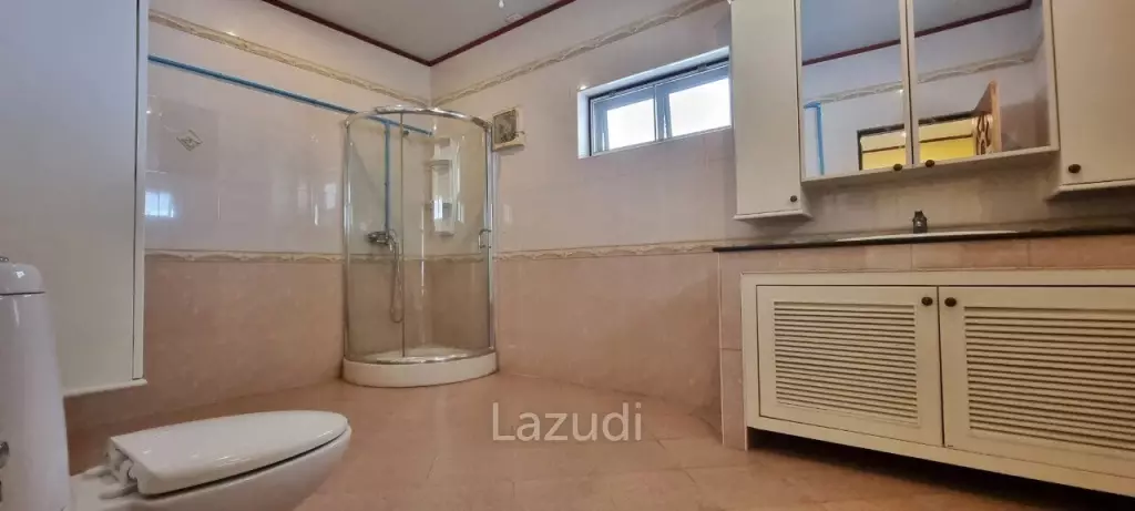 2 Houses with 7 Bedrooms for Sale