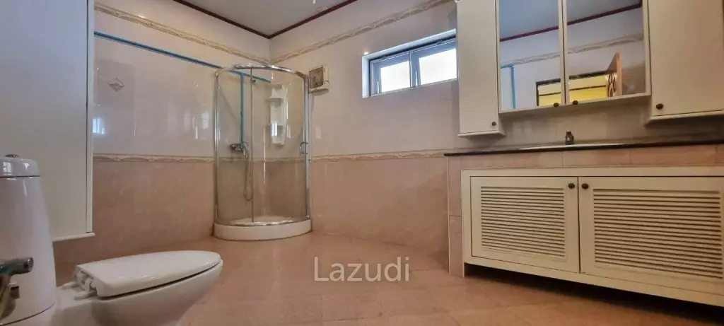 2 Houses with 7 Bedrooms for Sale