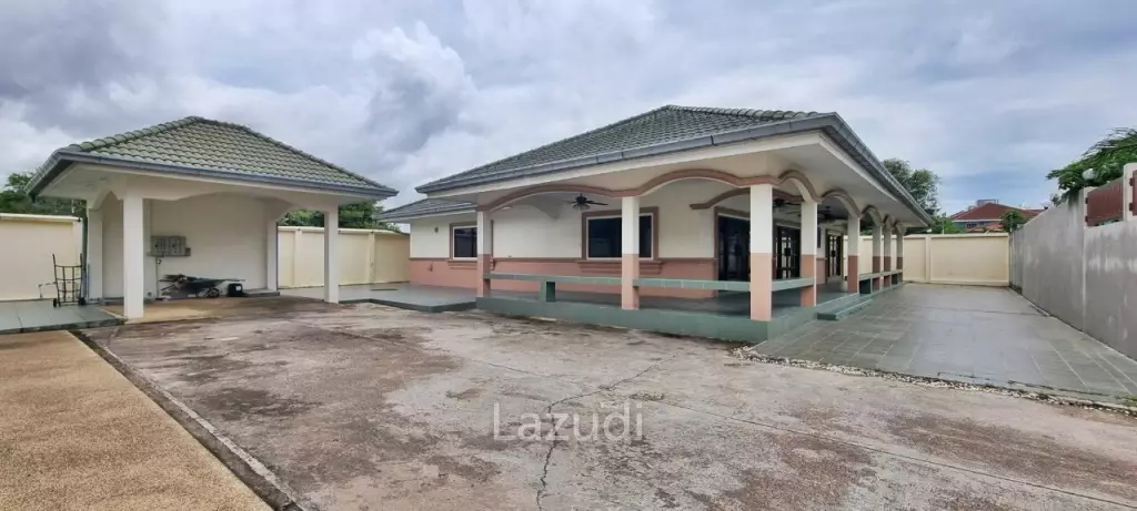 2 Houses with 7 Bedrooms for Sale