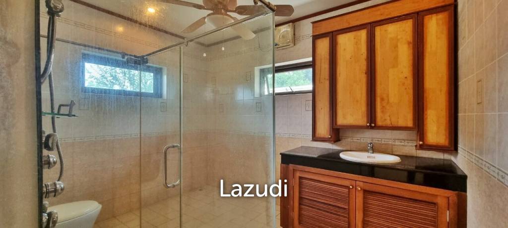2 Houses with 7 Bedrooms for Sale