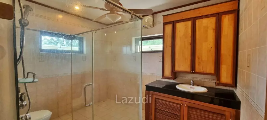 2 Houses with 7 Bedrooms for Sale