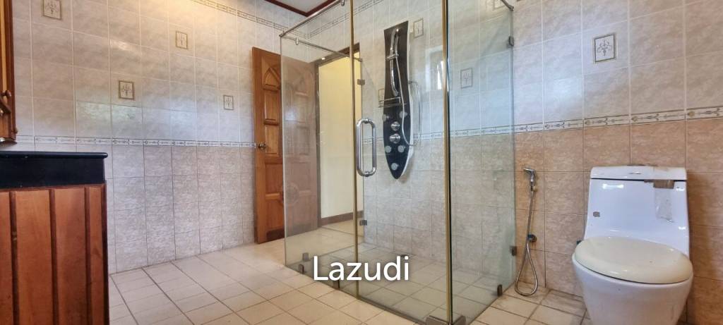 2 Houses with 7 Bedrooms for Sale