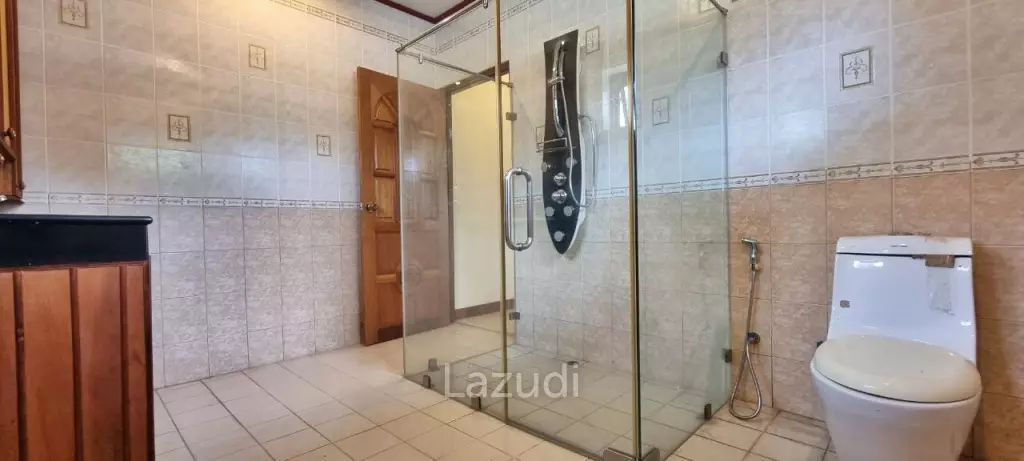 2 Houses with 7 Bedrooms for Sale