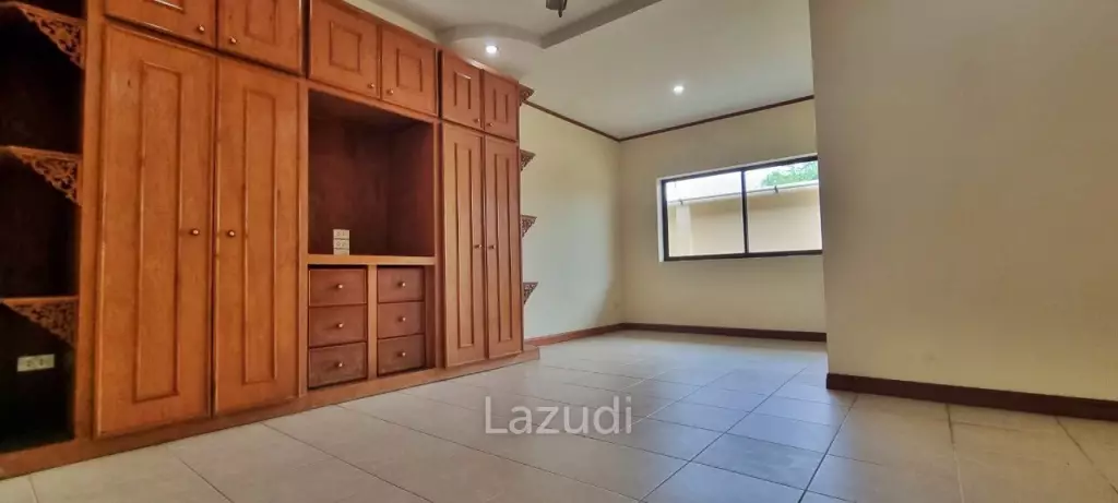 2 Houses with 7 Bedrooms for Sale
