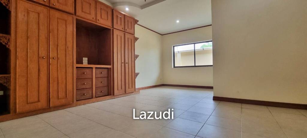 2 Houses with 7 Bedrooms for Sale