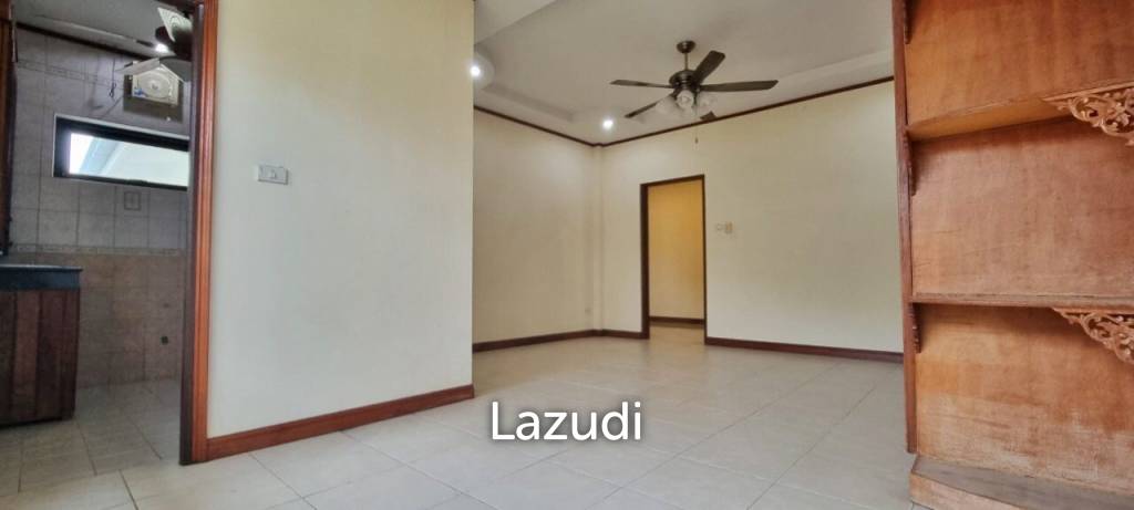 2 Houses with 7 Bedrooms for Sale