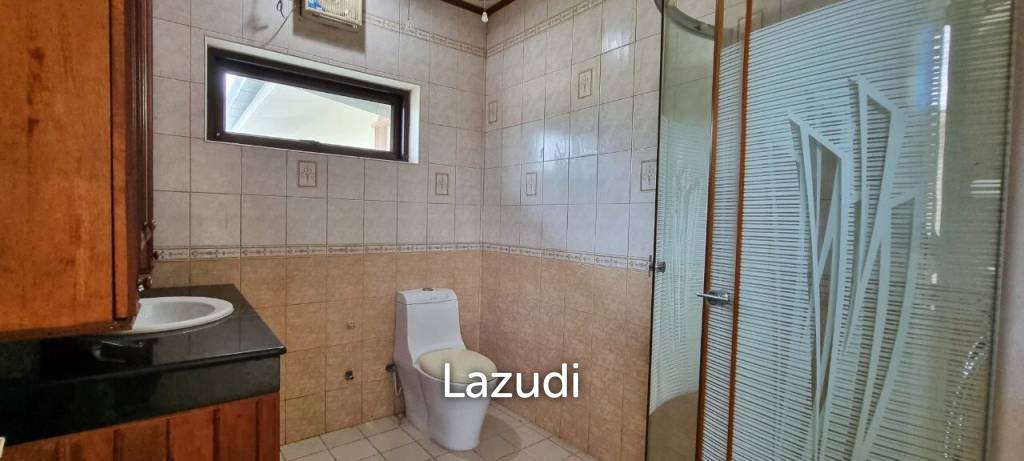 2 Houses with 7 Bedrooms for Sale