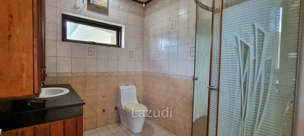 2 Houses with 7 Bedrooms for Sale