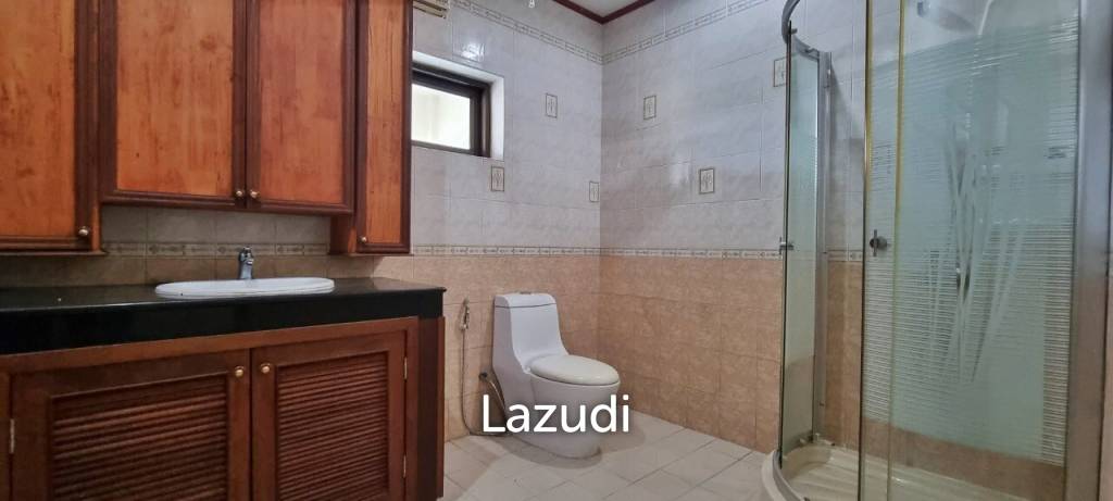 2 Houses with 7 Bedrooms for Sale
