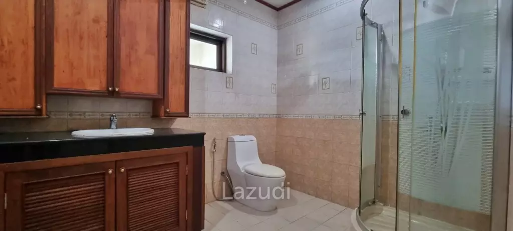 2 Houses with 7 Bedrooms for Sale