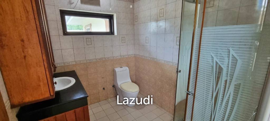 2 Houses with 7 Bedrooms for Sale