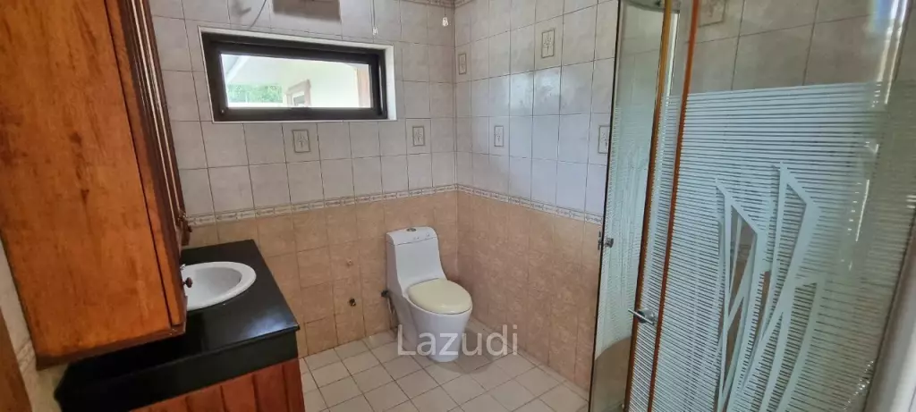 2 Houses with 7 Bedrooms for Sale