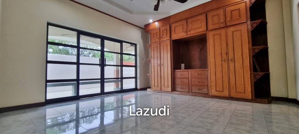 2 Houses with 7 Bedrooms for Sale