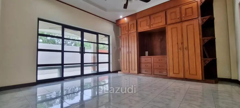 2 Houses with 7 Bedrooms for Sale