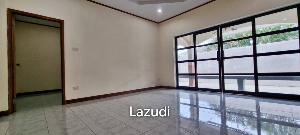 2 Houses with 7 Bedrooms for Sale