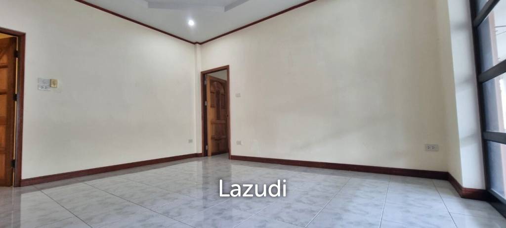 2 Houses with 7 Bedrooms for Sale