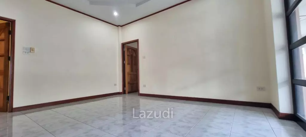 2 Houses with 7 Bedrooms for Sale