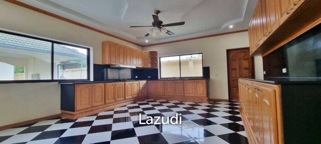 2 Houses with 7 Bedrooms for Sale