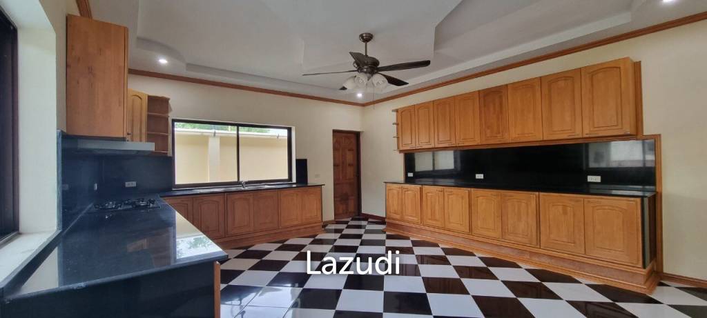 2 Houses with 7 Bedrooms for Sale