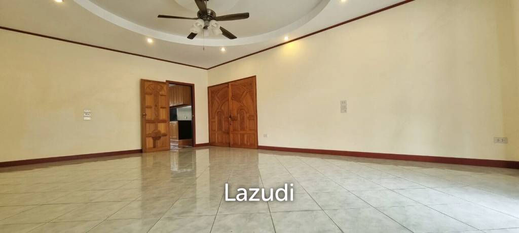 2 Houses with 7 Bedrooms for Sale
