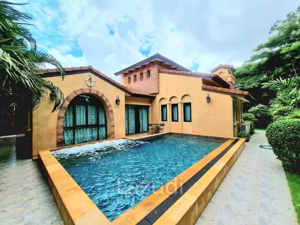 Pool Villas House Italian Style for Sale