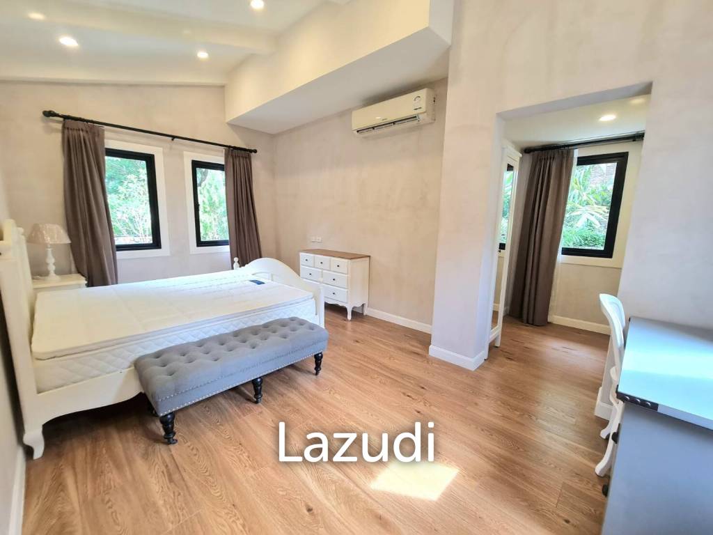 Pool Villas House Italian Style for Sale