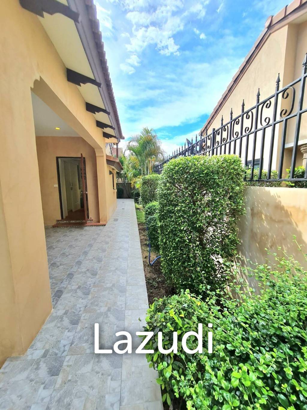 Pool Villas House Italian Style for Sale