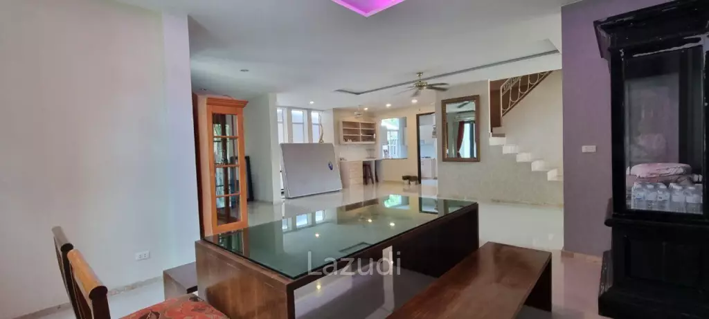 7Bedrooms House for Sale in Najomtien