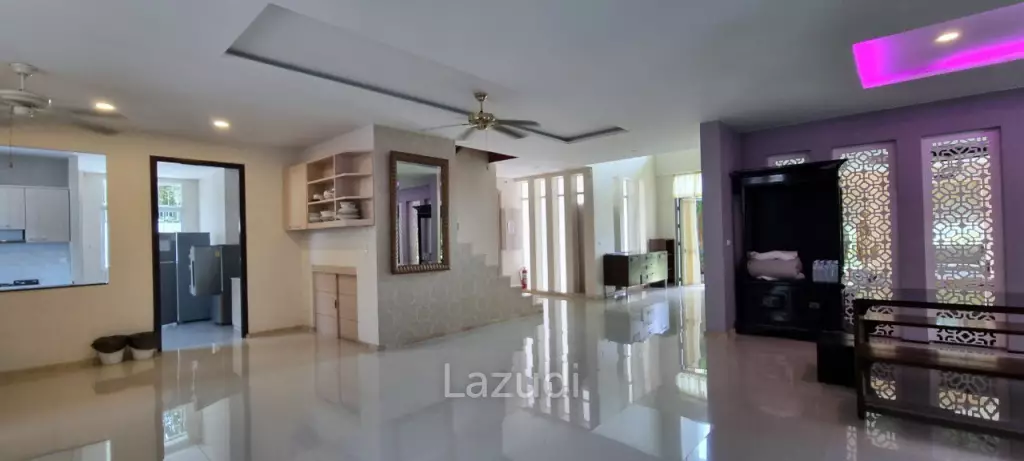 7Bedrooms House for Sale in Najomtien