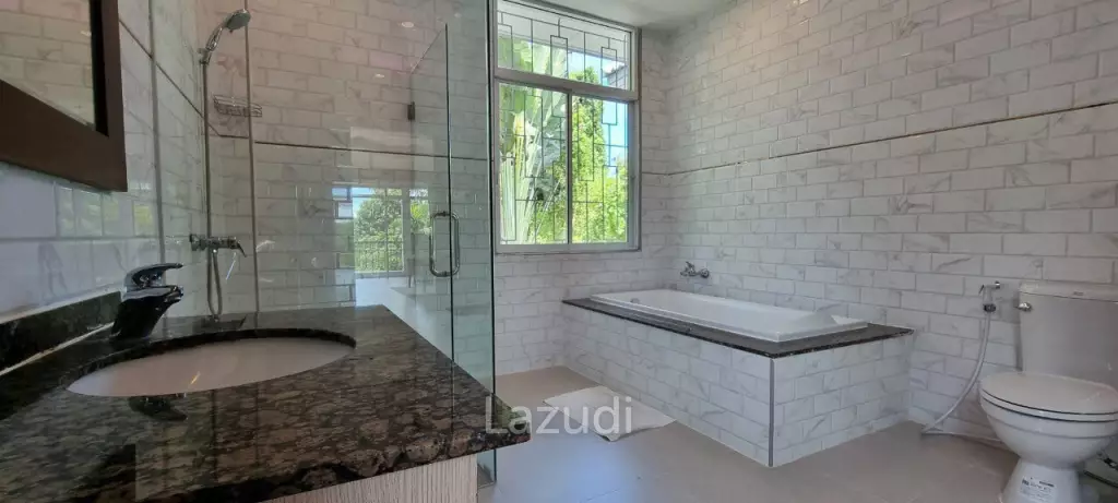 7Bedrooms House for Sale in Najomtien