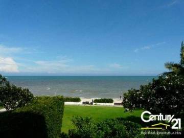 Absolute Beachfront 4 Bed Condo