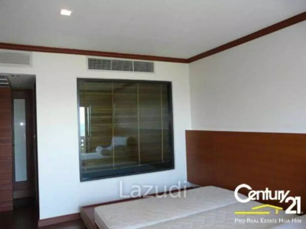 Absolute Beachfront 4 Bed Condo