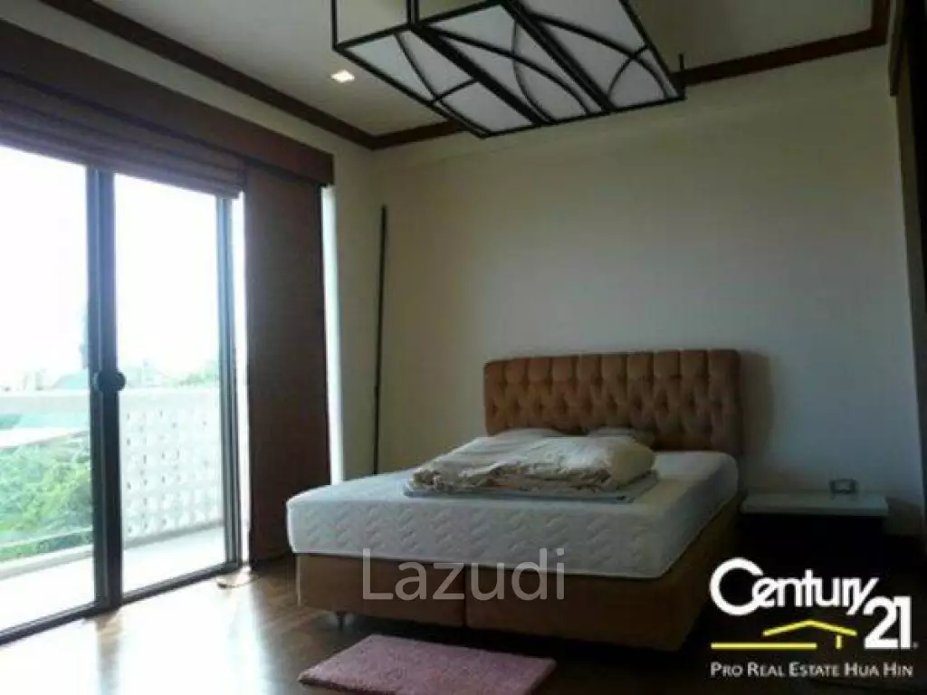 Absolute Beachfront 4 Bed Condo