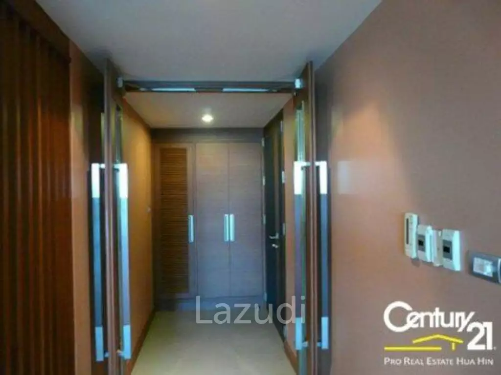 Absolute Beachfront 4 Bed Condo