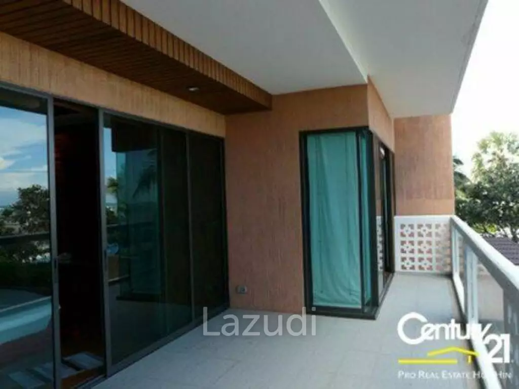 Absolute Beachfront 4 Bed Condo