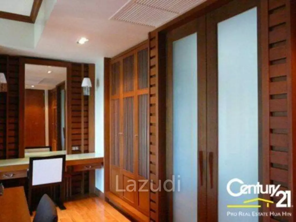 Absolute Beachfront 4 Bed Condo