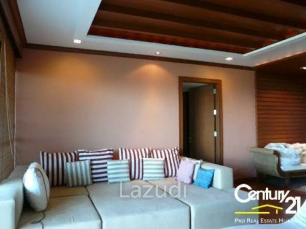 Absolute Beachfront 4 Bed Condo