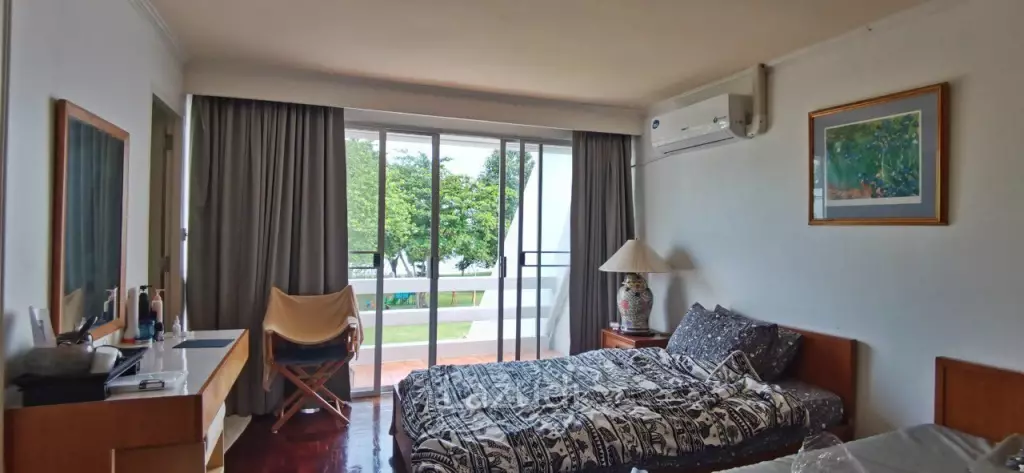 4 Bedrooms 222 SQ.M Bangsaray Condo