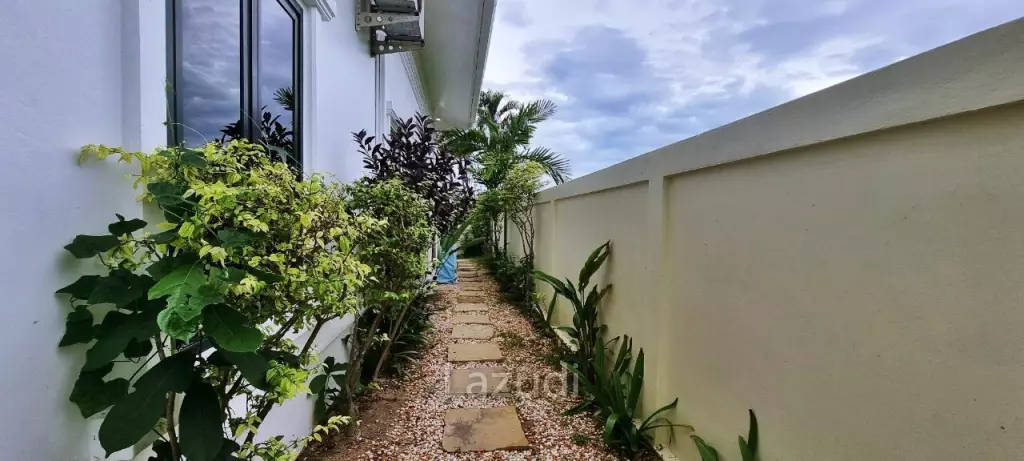Pool Villa House for Sale in Na Jomtien