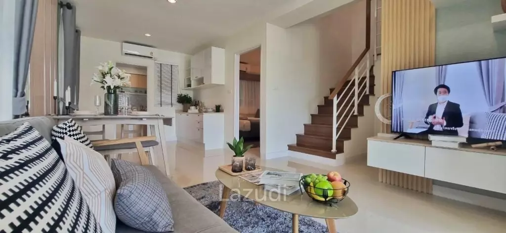 English Garden House Style for Sale
