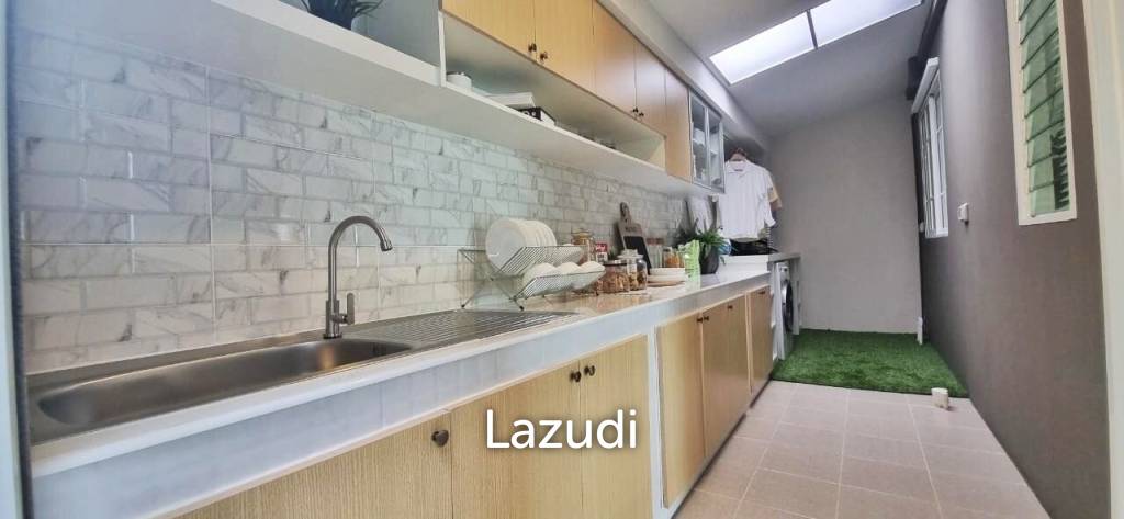 English Garden House Style for Sale