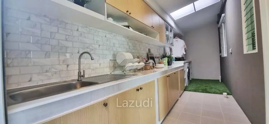 English Garden House Style for Sale