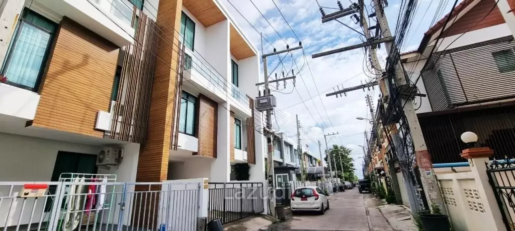 3 Storey House for Sale at khao Talo