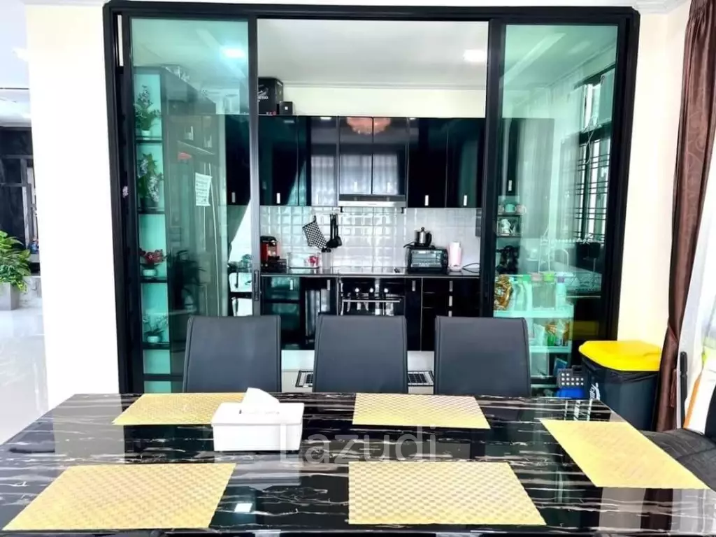 Nong Pla Lai 3Bedrooms House for Sale