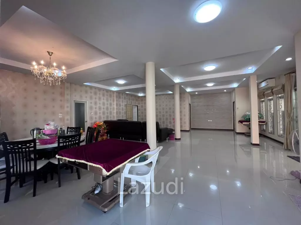 4 Bedrooms House for Sale in Pattaya