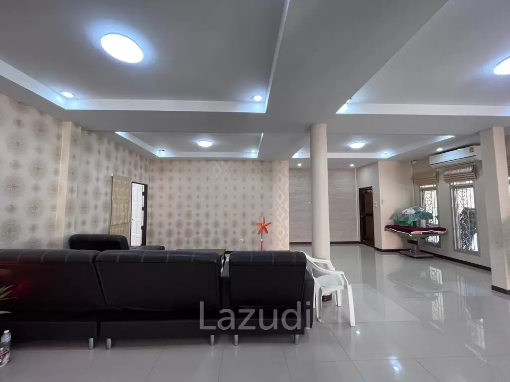 4 Bedrooms House for Sale in Pattaya