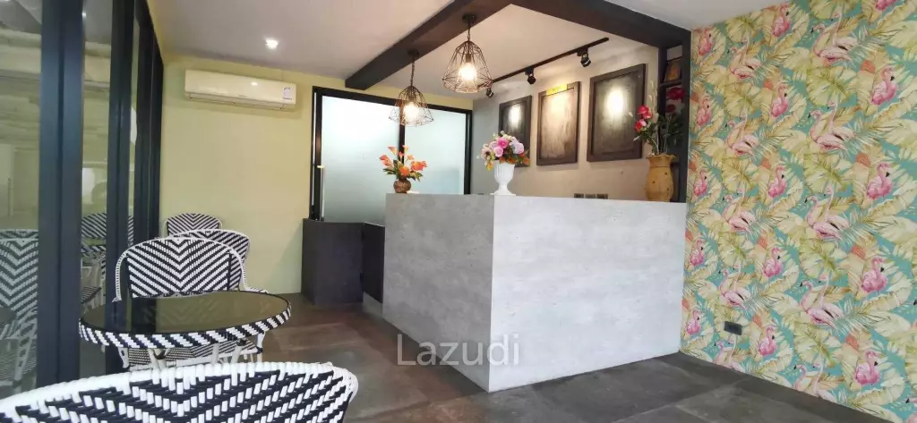 Modern Office Space in Long Beach Condo Ban Amphur